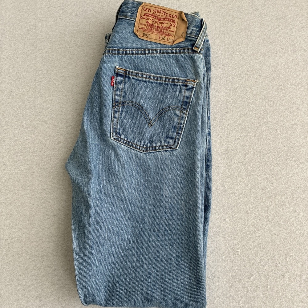 Vintage Levis 501 Jeans Mens Measures 29x32 Button Fly Light Wash Egypt 2006